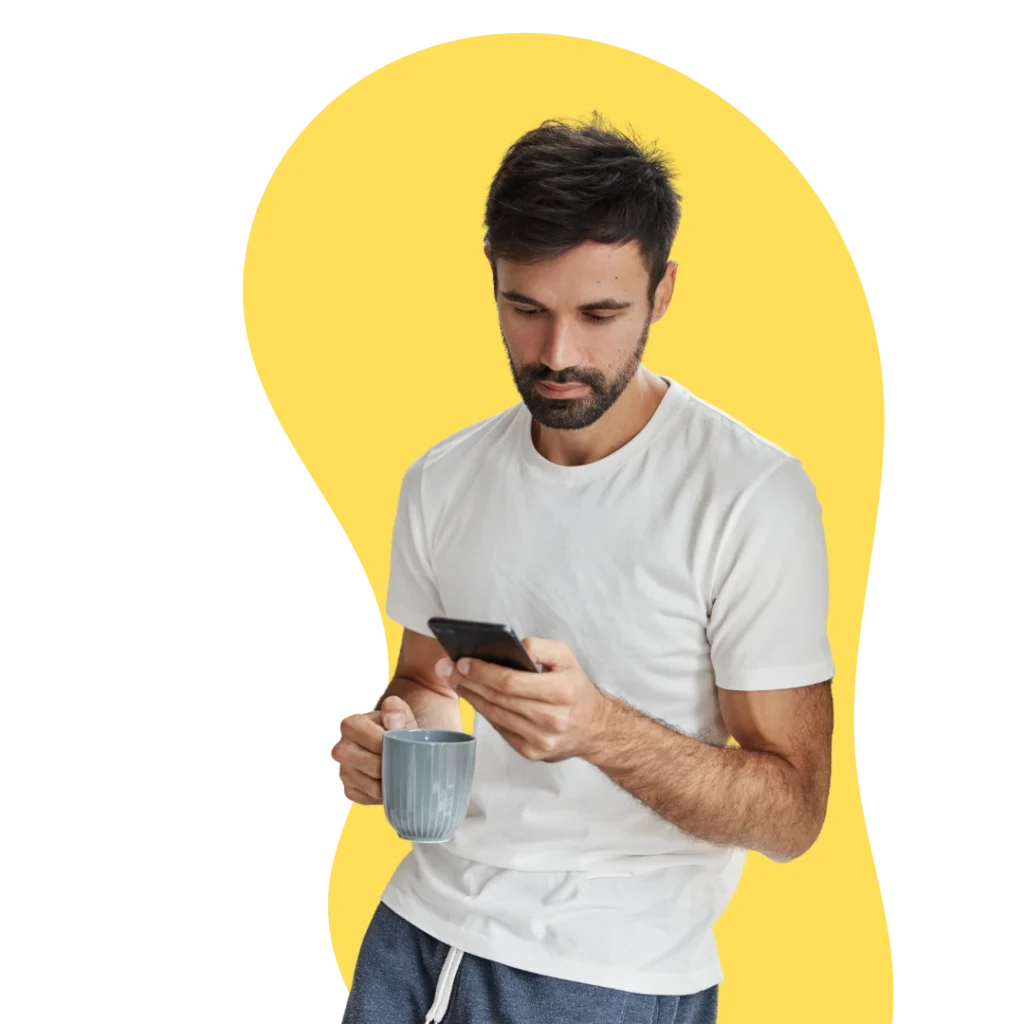 Hombre usando teléfono